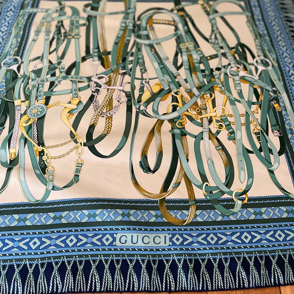 Rare NWOT Gucci 💯 Silk Scarf